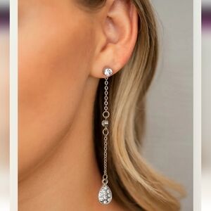 NWOT Sparkling dangling earrings